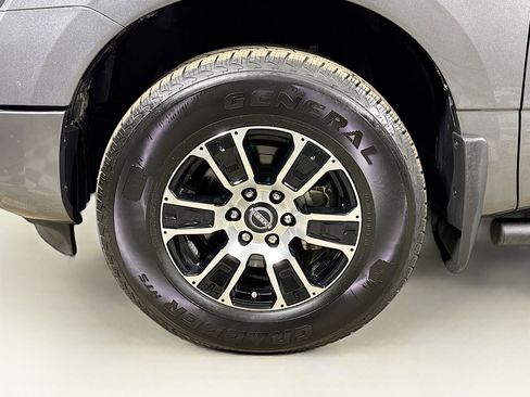 Used 2024 Nissan Titan SV w/ SV Convenience Package image 26