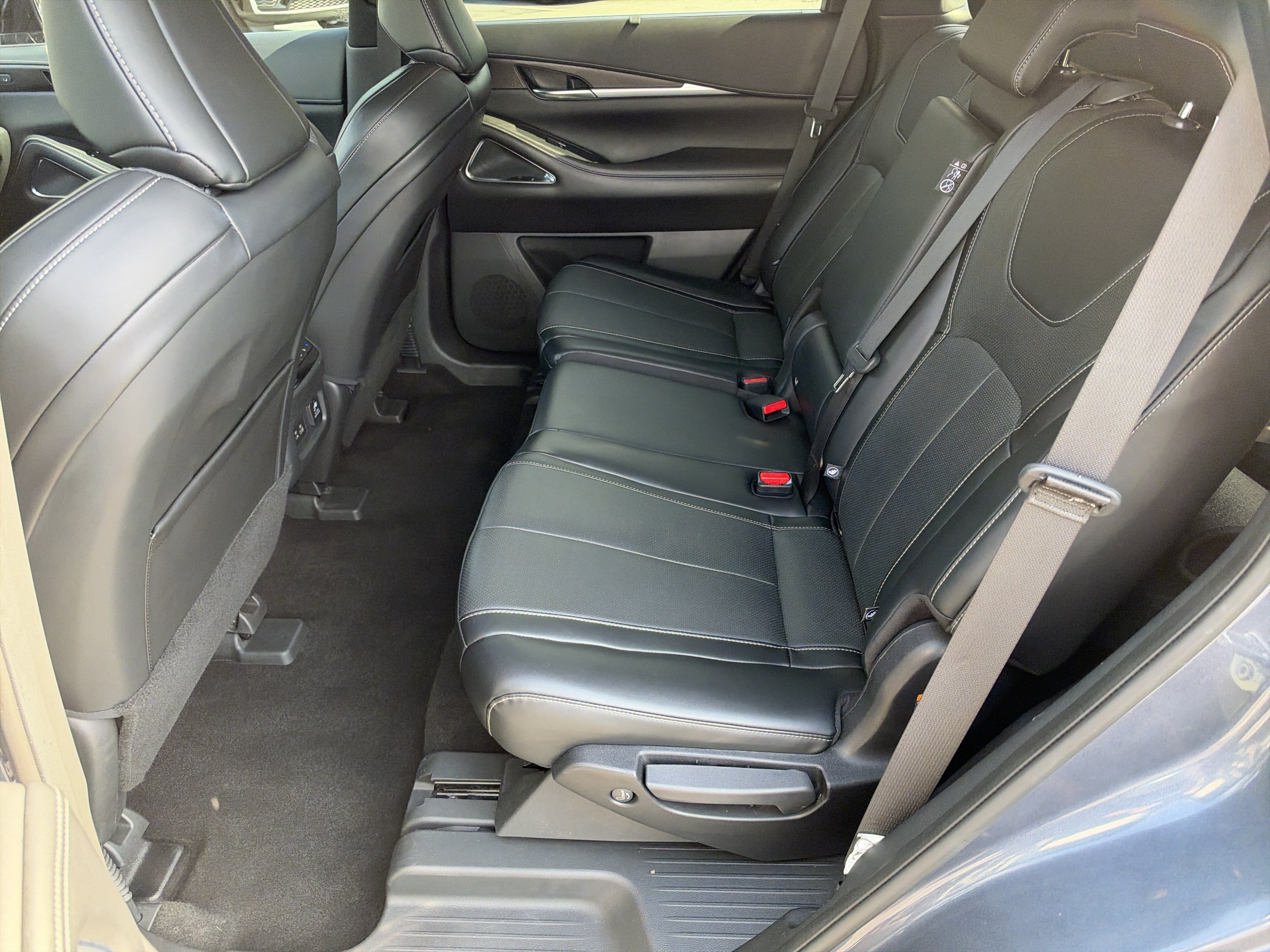 Used 2023 INFINITI QX60 Sensory w/ Cargo Package AWD/4WD image 26