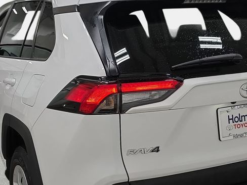 Used 2024 Toyota RAV4 LE FWD image 33