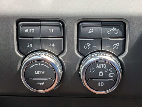 Used 2024 GMC Sierra 1500 AT4 w/ Technology Package AWD/4WD image 27