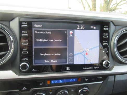 Used 2021 Toyota Tacoma Limited image 25