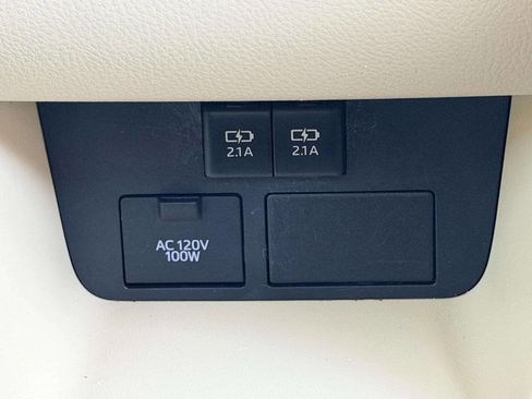 Used 2018 Toyota Highlander XLE AWD/4WD image 35