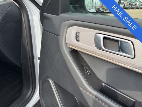Used 2025 Ford Explorer Active AWD/4WD image 48