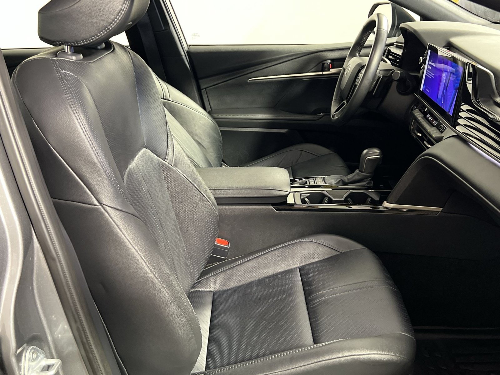 Used 2025 Toyota Camry XSE FWD image 28