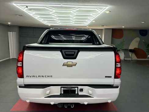 Used 2011 Chevrolet Avalanche LT image 5