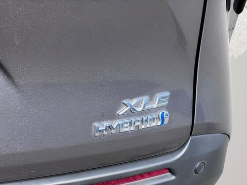 Used 2022 Toyota Sienna XLE w/ XLE Plus Package image 43