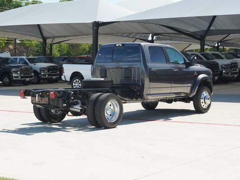New 2026 RAM 4500 4x4 Crew Cab DRW w/ Laramie Trim Package image 4