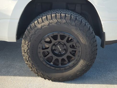 Used 2024 RAM 1500 Laramie AWD/4WD image 7