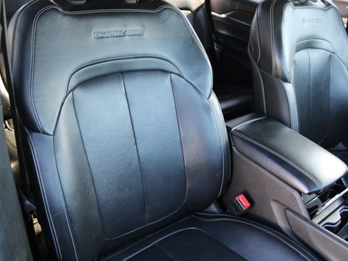 Used 2022 Jeep Grand Cherokee L Overland AWD/4WD image 16