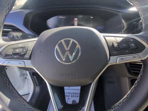 Used 2023 Volkswagen Taos SE w/ Panoramic Sunroof Package AWD/4WD image 11