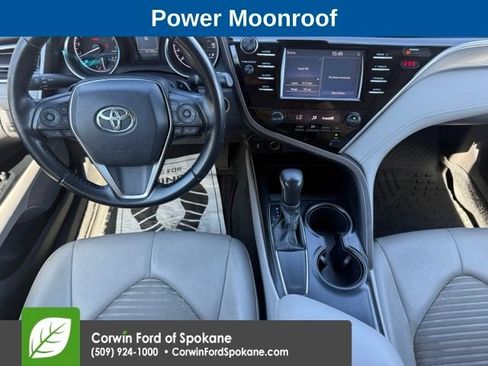 Used 2018 Toyota Camry SE w/ Moonroof Package FWD image 3