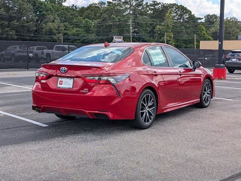 Certified 2022 Toyota Camry SE image 5