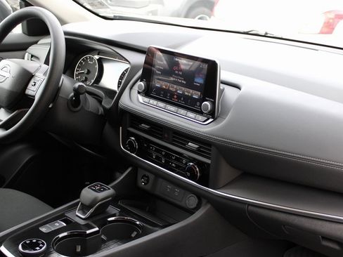 Certified 2025 Nissan Rogue S image 24