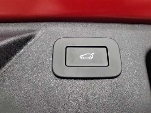 New 2024 Land Rover Discovery Sport S image 32