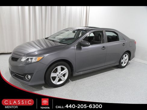 Used 2014 Toyota Camry SE image 3