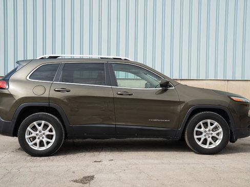 Used 2016 Jeep Cherokee Latitude w/ Comfort/Convenience Group AWD/4WD image 10
