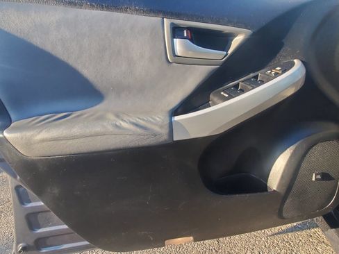 Used 2014 Toyota Prius Five image 11