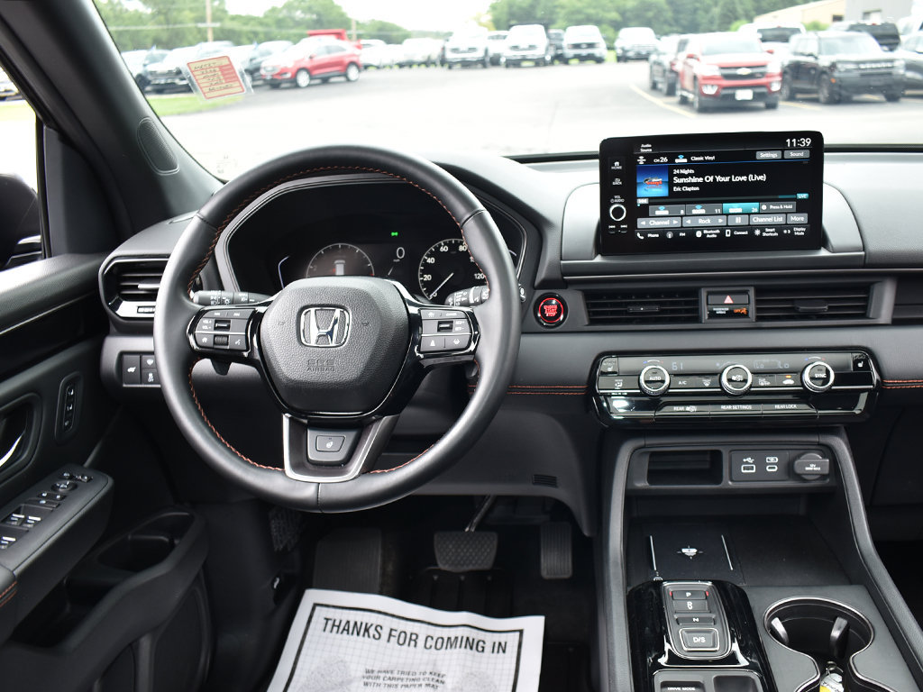 Used 2025 Honda Pilot TrailSport image 17