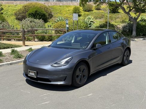 Used 2023 Tesla Model 3 Standard Range RWD image 2
