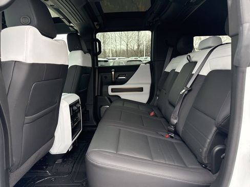 Used 2024 GMC Hummer EV 2X w/ Extreme Off-Road Package AWD/4WD image 12