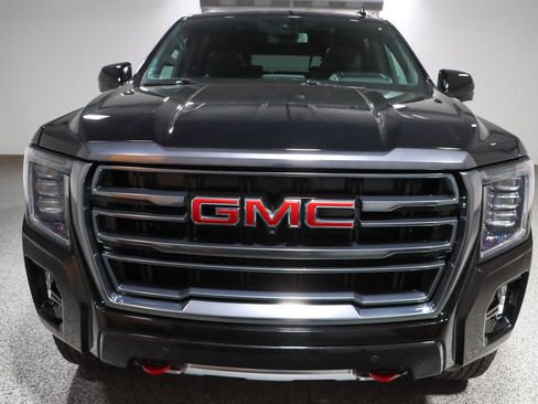 Used 2024 GMC Yukon XL AT4 w/ Technology Package AWD/4WD image 4