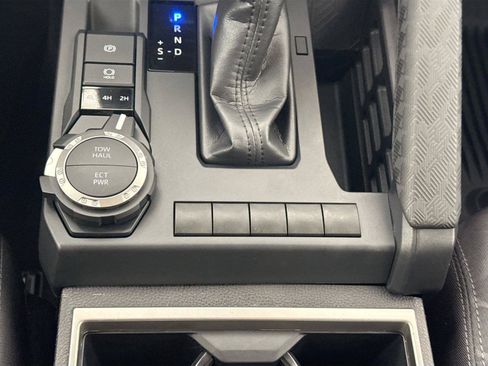 Certified 2025 Toyota Tacoma SR5 AWD/4WD image 27