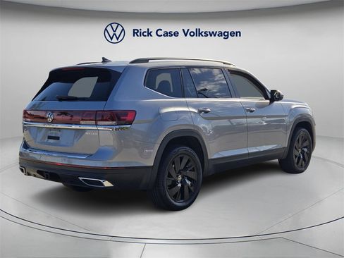 Certified 2025 Volkswagen Atlas SE w/ Panoramic Sunroof Package image 6