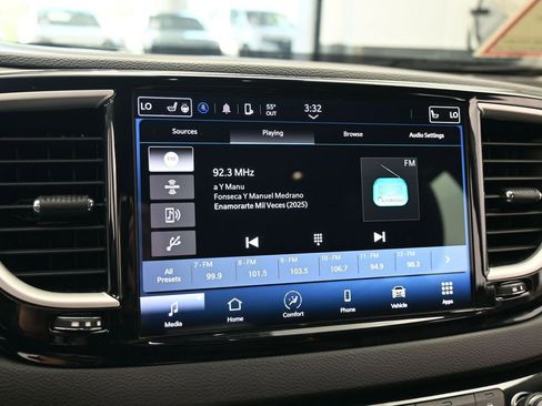 Used 2023 Chrysler Pacifica Touring-L image 19