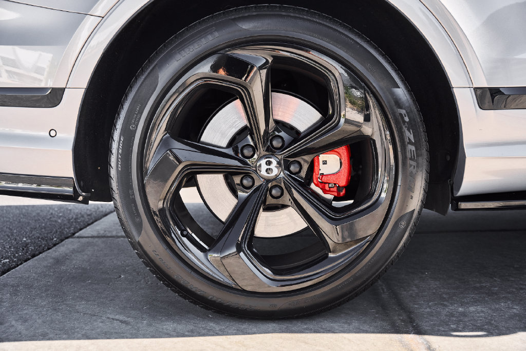 Used 2025 Bentley Bentayga AWD/4WD image 20