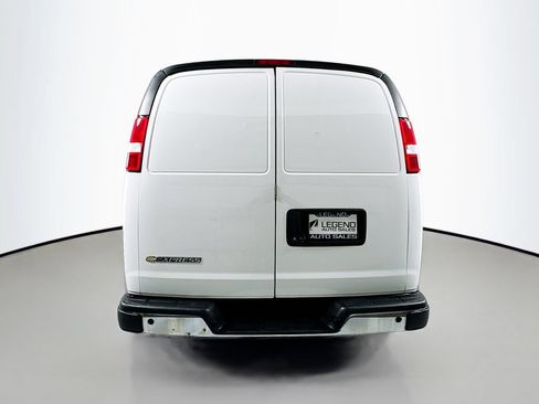 Used 2021 Chevrolet Express 3500 w/ Driver Convenience Package RWD image 5