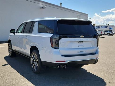 New 2026 Chevrolet Suburban High Country AWD/4WD image 4