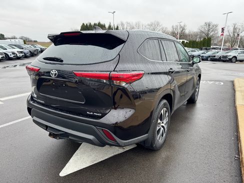 Used 2022 Toyota Highlander XLE image 8