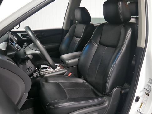 Used 2015 Nissan Pathfinder Platinum w/ Cargo Package image 10