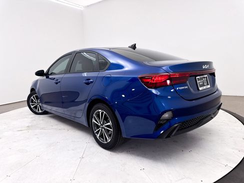 Used 2022 Kia Forte LXS w/ LXS Technology Package FWD image 2