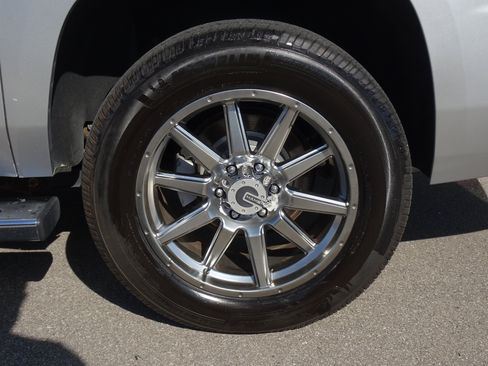 Used 2016 Chevrolet Suburban LT w/ LT Signature Package AWD/4WD image 27