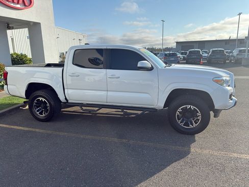 Used 2020 Toyota Tacoma SR image 7