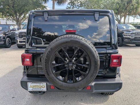 Used 2025 Jeep Wrangler Unlimited Sahara AWD/4WD image 7