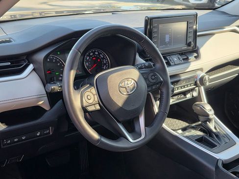 Used 2020 Toyota RAV4 XLE Premium image 21