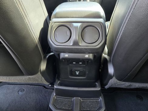 Used 2022 Jeep Wrangler Unlimited Sahara image 11