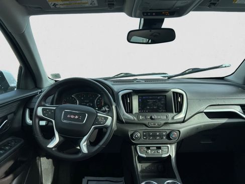 Used 2024 GMC Terrain SLE image 12