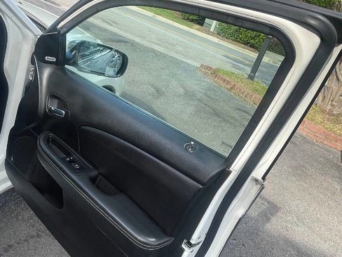 Used 2011 Chrysler 200 Limited image 20