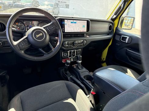 Used 2024 Jeep Wrangler Unlimited Rubicon AWD/4WD image 25