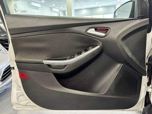 Used 2014 Ford Focus Titanium FWD image 33