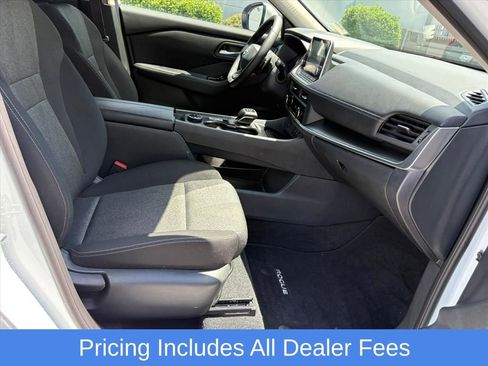 Used 2025 Nissan Rogue SV AWD/4WD image 18