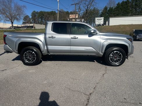 Certified 2025 Toyota Tacoma TRD Sport image 2