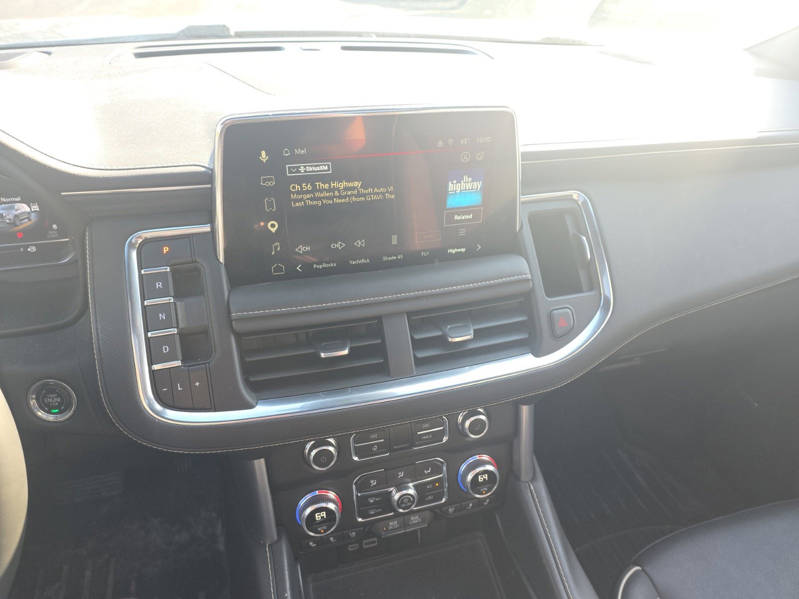 Used 2023 GMC Yukon SLT w/ SLT Premium Package AWD/4WD image 10