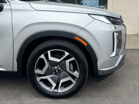 Used 2024 Hyundai Palisade Limited FWD image 2