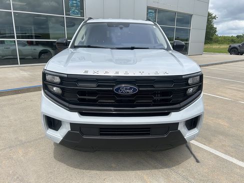 Used 2025 Ford Expedition Active AWD/4WD image 8