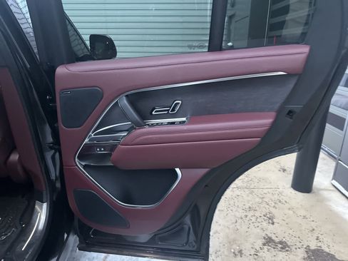 Used 2025 Land Rover Range Rover SE image 15