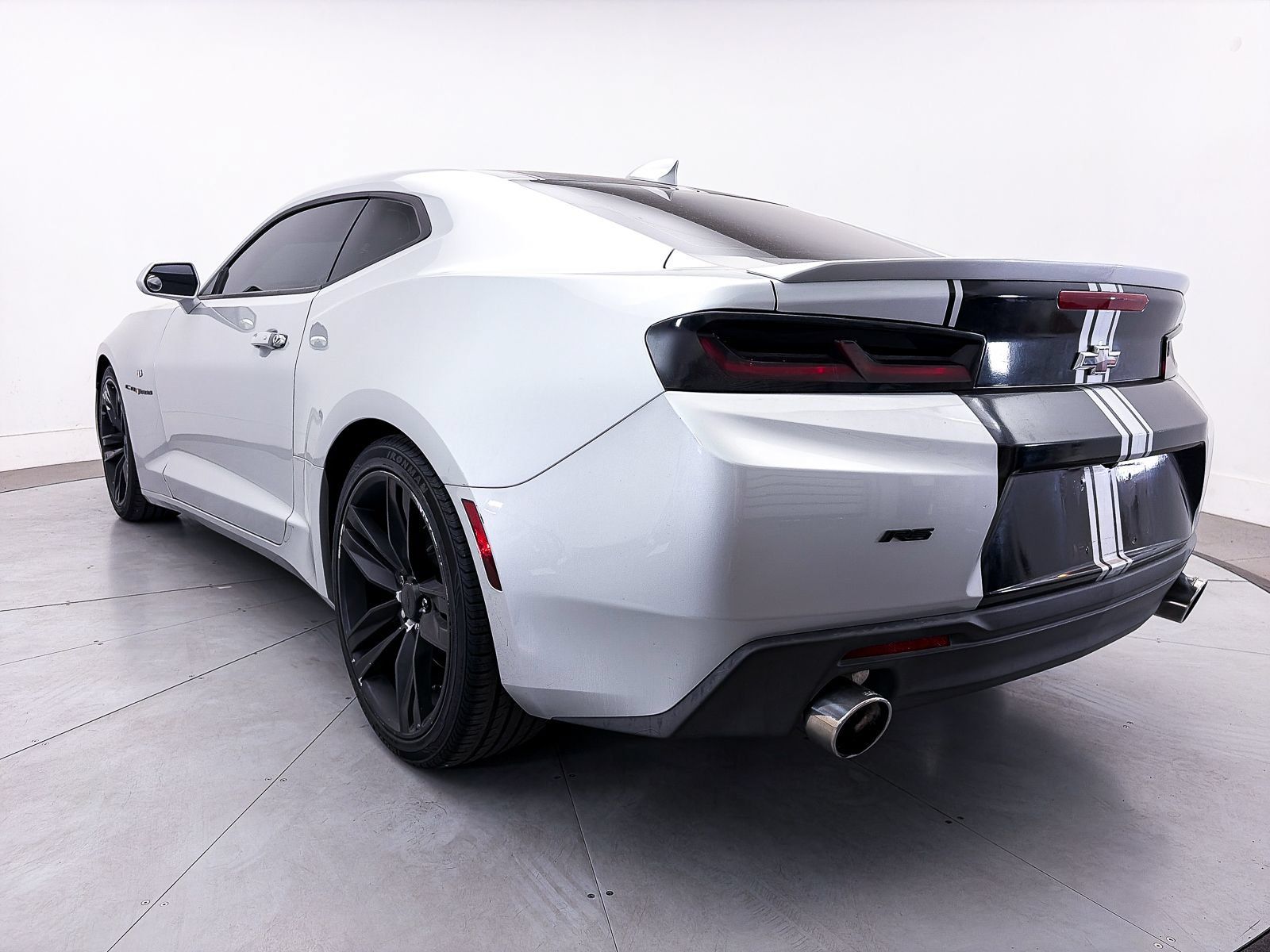 Used 2018 Chevrolet Camaro LT w/ RS Package RWD image 8